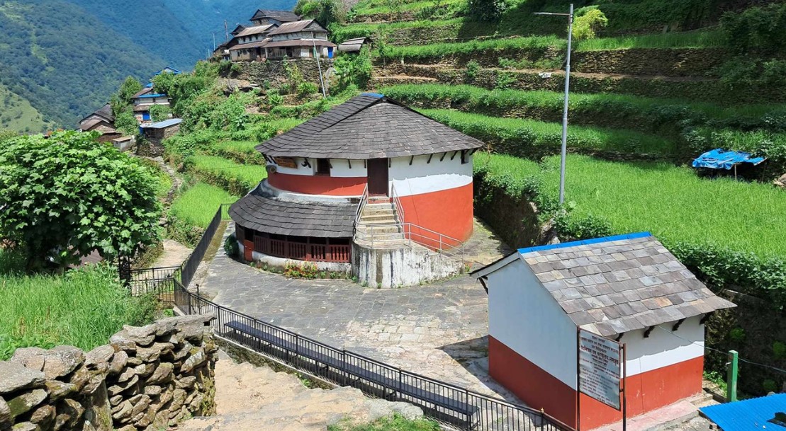 परम्परागत मौलिक घुमाउने घर