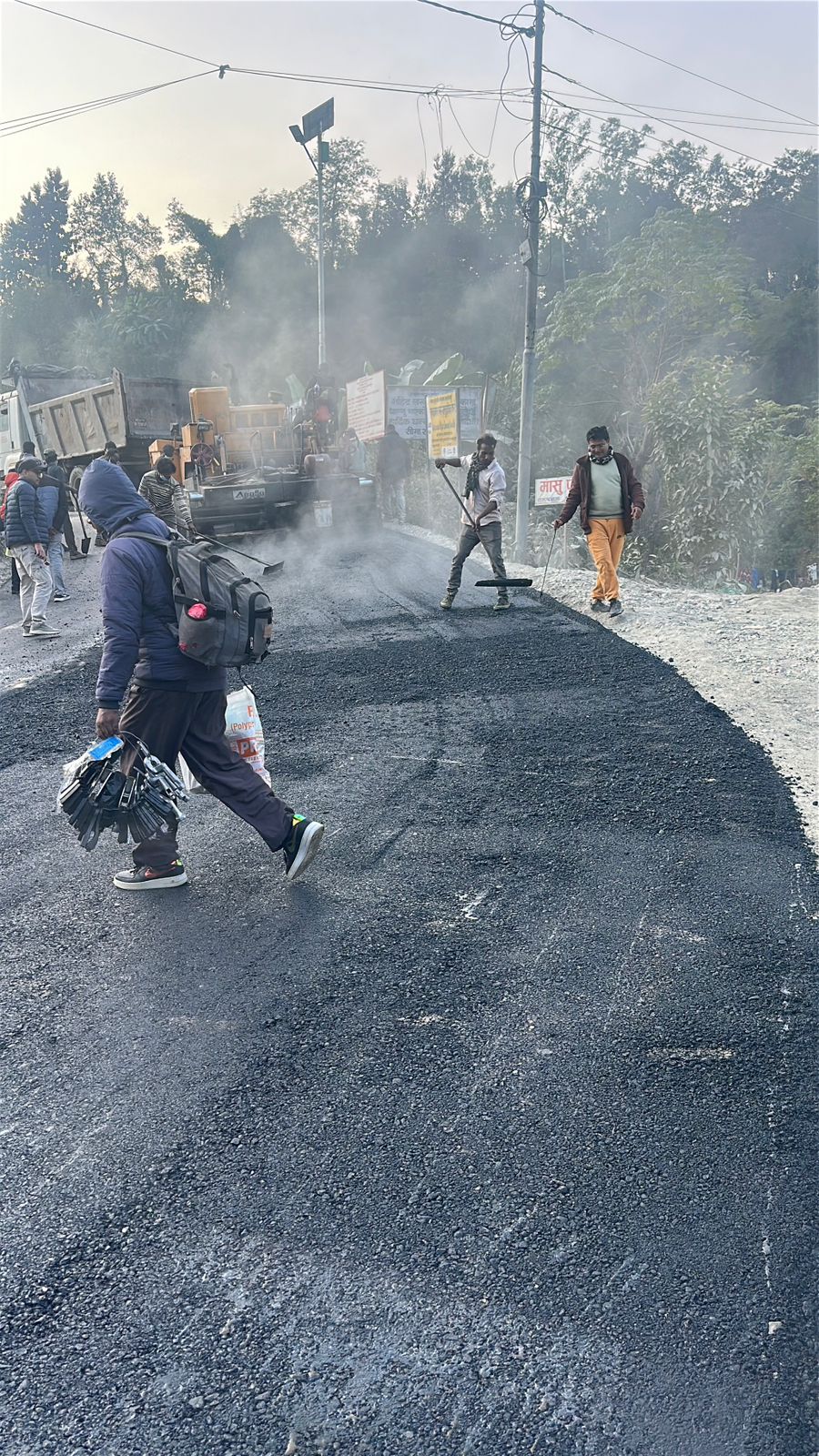 मनकामना जाने सबैभन्दा छोटो मोटर बाटो आजदेखि पिच हुन सुरु