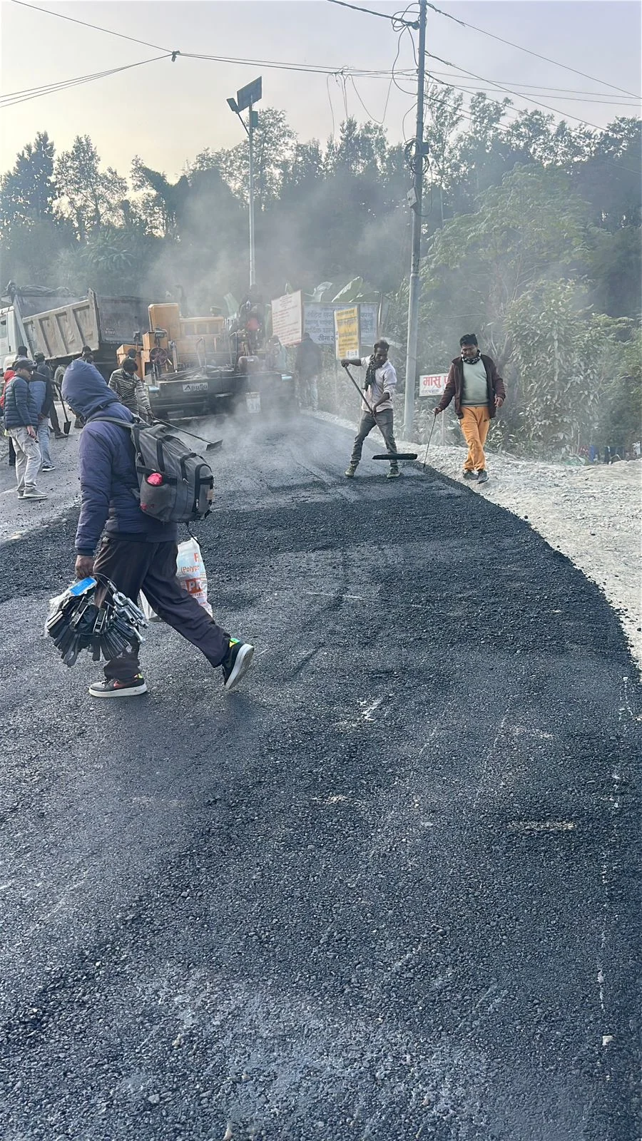मनकामना जाने सबैभन्दा छोटो मोटर बाटो आजदेखि पिच हुन सुरु