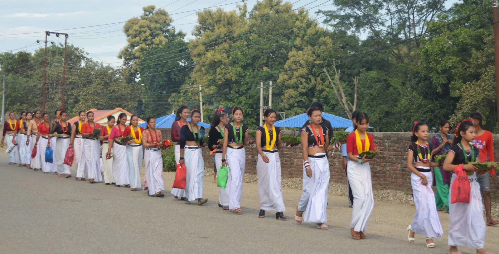 थारू बस्तीमा अष्टिम्कीको रौनक