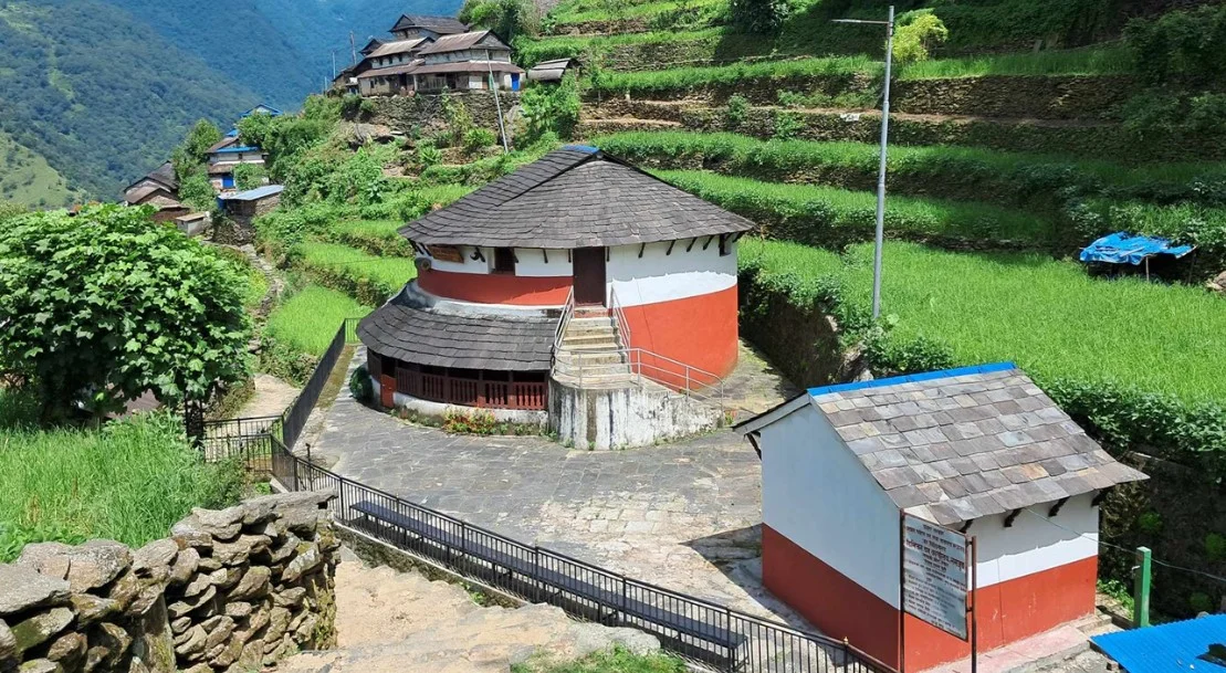 परम्परागत मौलिक घुमाउने घर